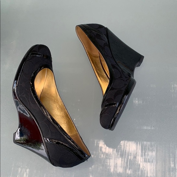 Coach Kerryann Black Pumps - Picture 5 of 11